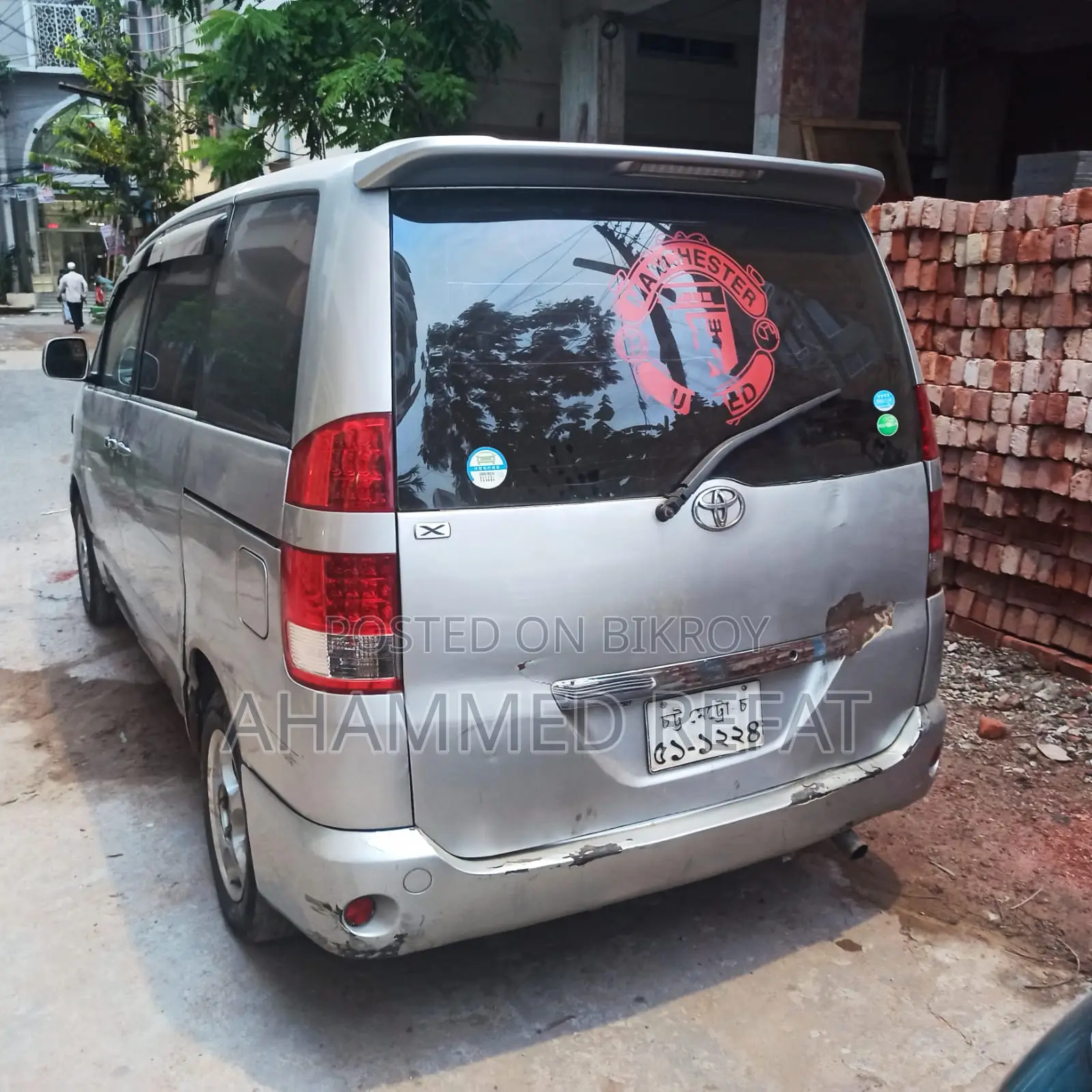 Toyota Noah 2.0 All Wheel Drive (8 Seater) 2004 Silver