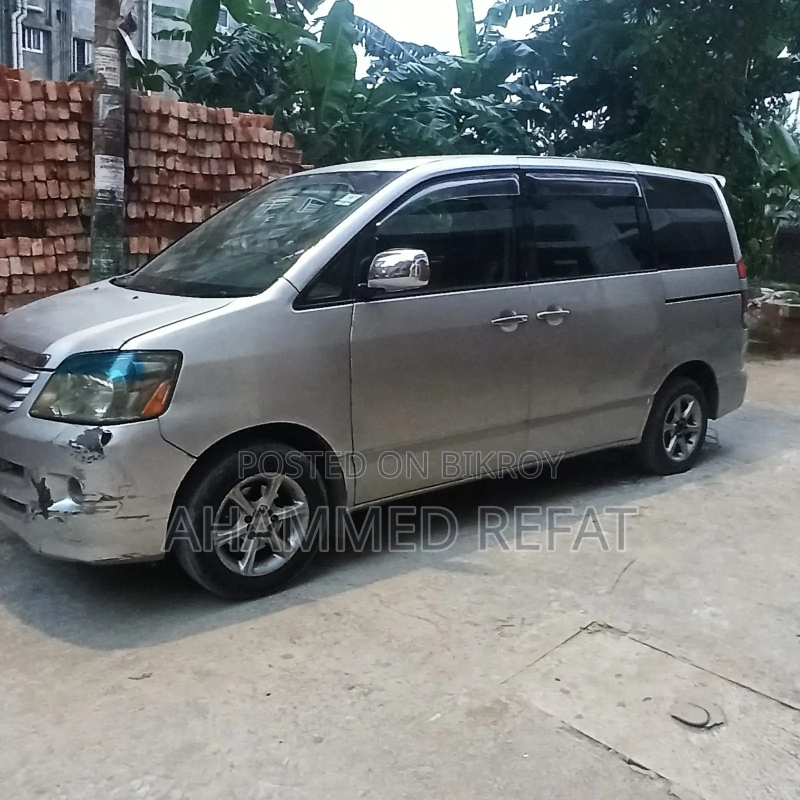 Toyota Noah 2.0 All Wheel Drive (8 Seater) 2004 Silver