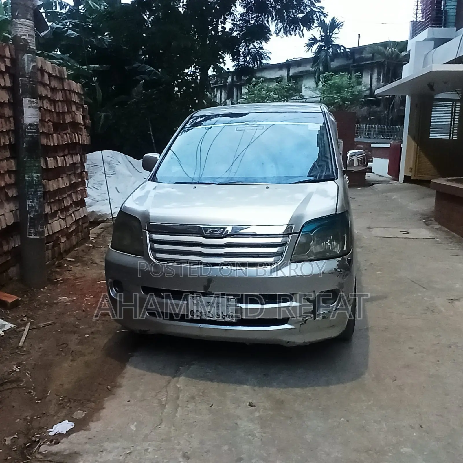 Toyota Noah 2.0 All Wheel Drive (8 Seater) 2004 Silver