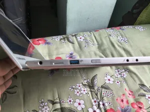 Laptop 8GB Intel Core I5 SSD 140GB