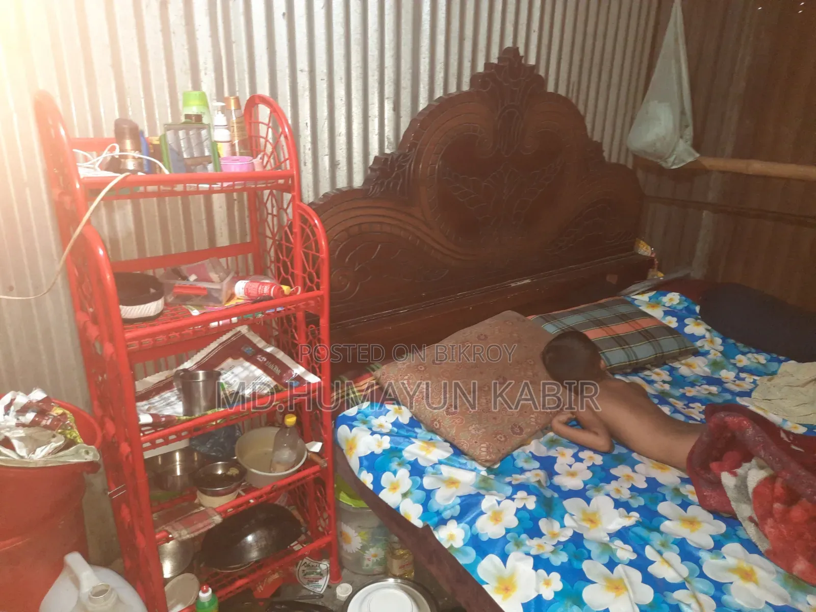 4x5 Feet Bed (including mattress)