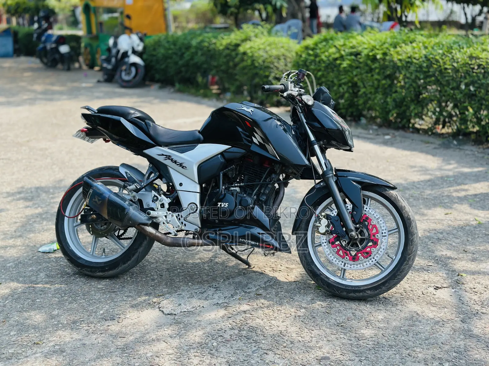 TVS Apache RTR 160 4V 2024 Black