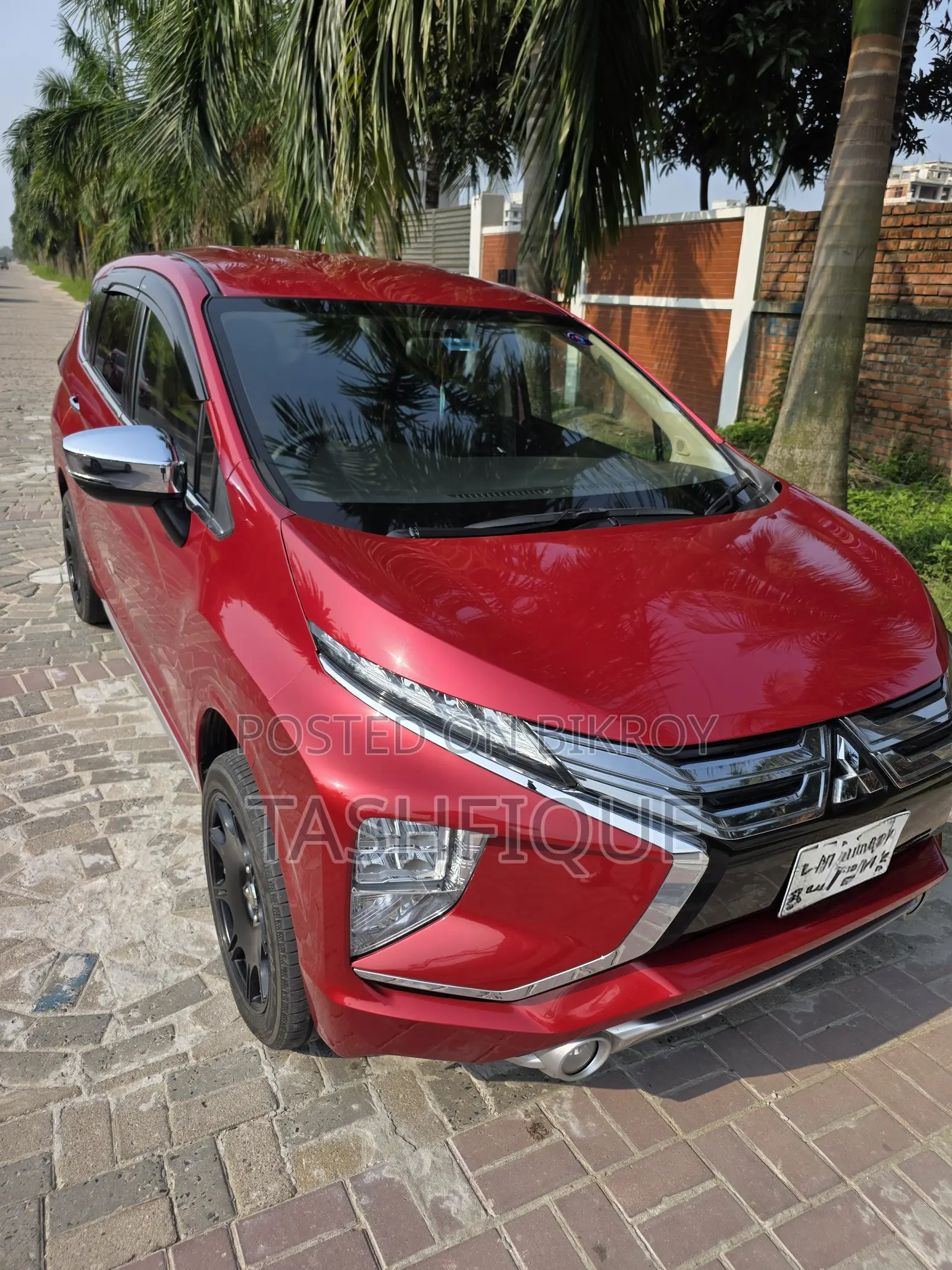 মিতসুবিশি এক্সপ্যান্ডার ২০২২ লাল