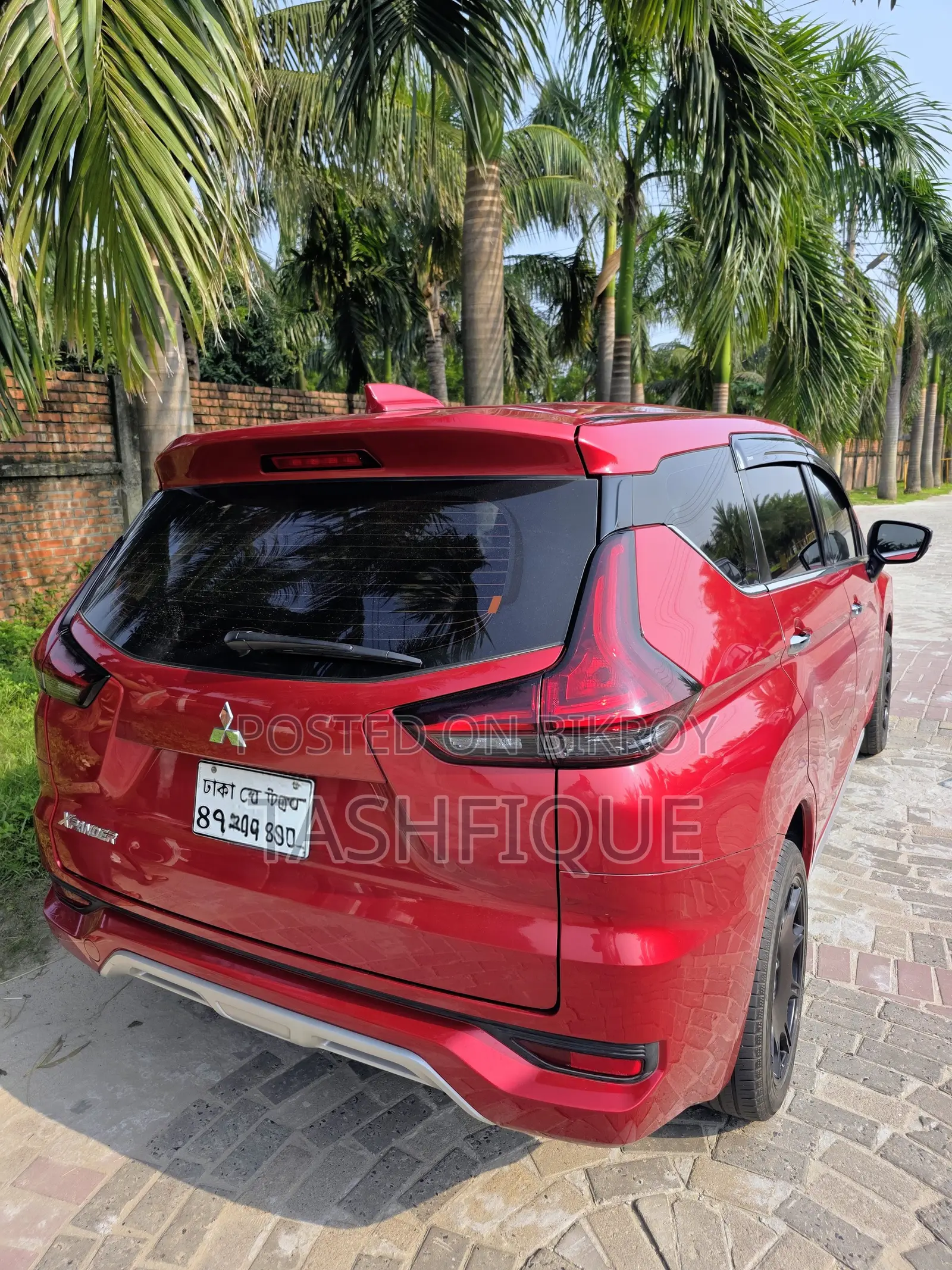 মিতসুবিশি এক্সপ্যান্ডার ২০২২ লাল