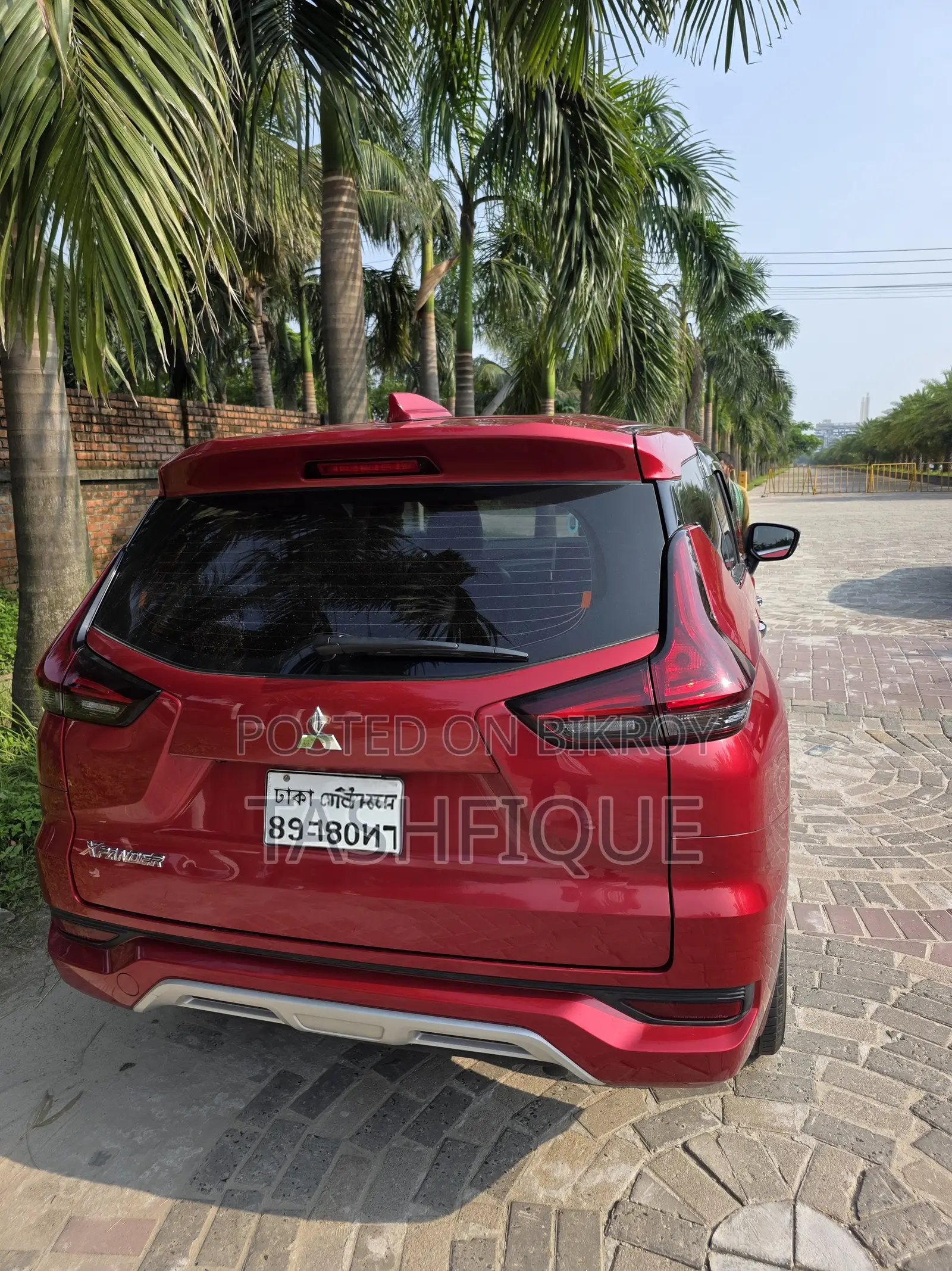 মিতসুবিশি এক্সপ্যান্ডার ২০২২ লাল