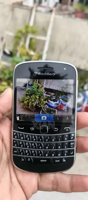 New BlackBerry Bold Touch 9900 8 GB Black