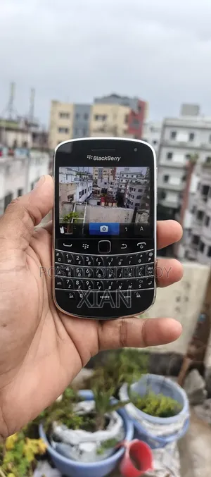 New BlackBerry Bold Touch 9900 8 GB Black