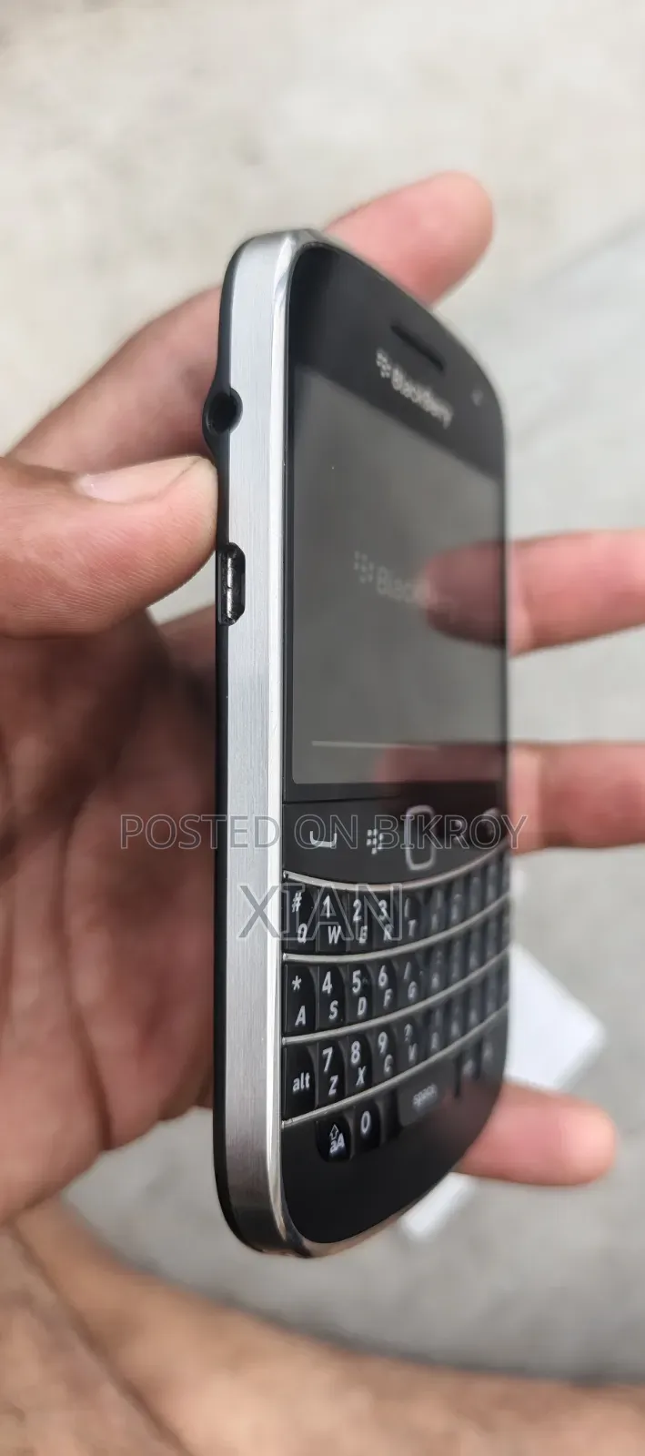 New BlackBerry Bold Touch 9900 8 GB Black
