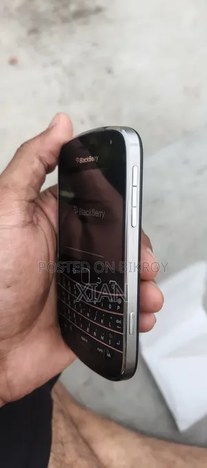 New BlackBerry Bold Touch 9900 8 GB Black