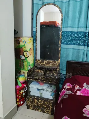 জরুরি ভিত্তিতে বিক্রয়: ব্যবহৃত পারটেক্স ড্রেসিং টেবিল