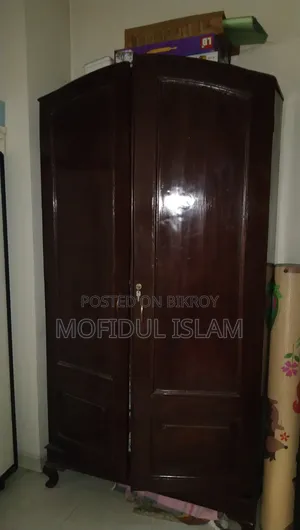 শগুন কাঠের আলমারি
