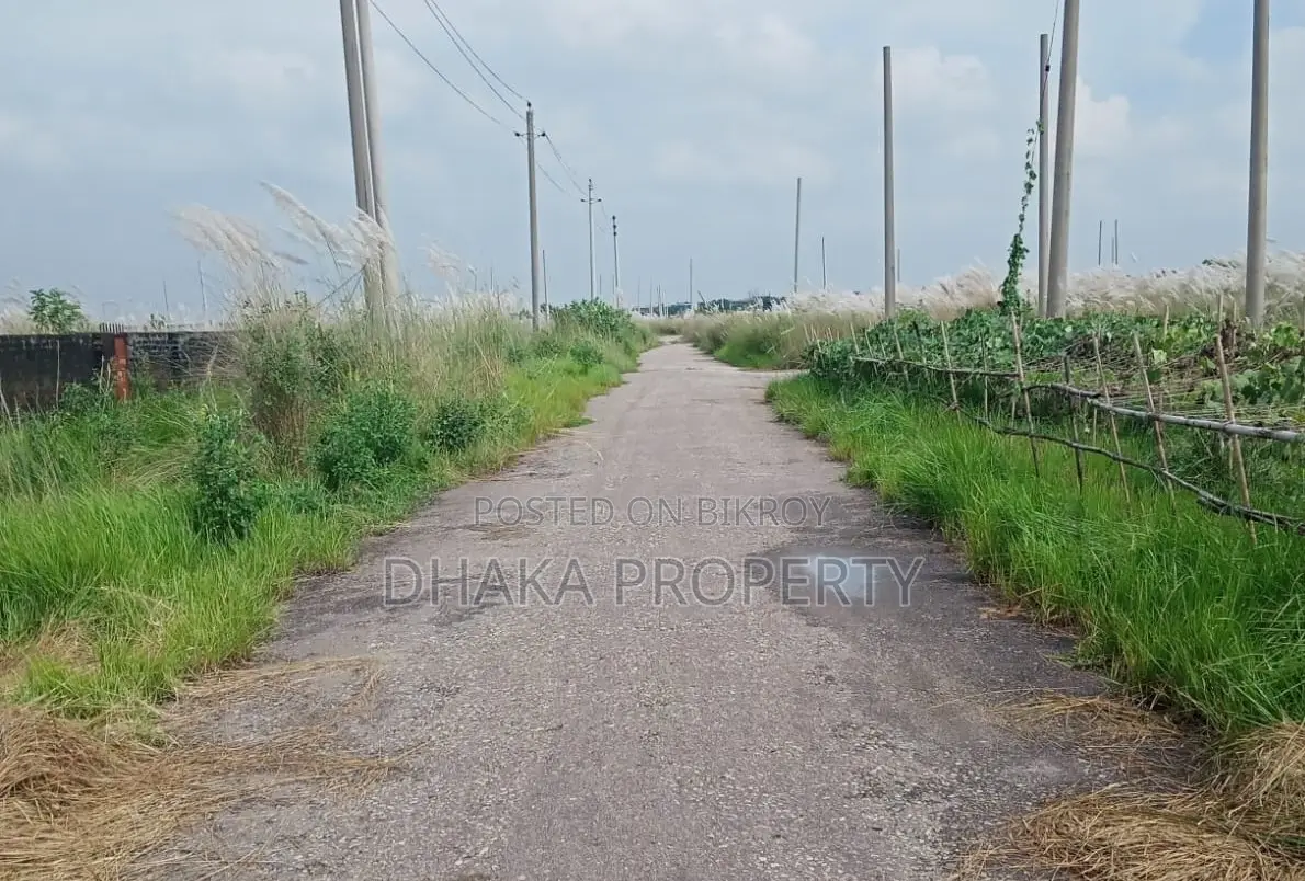 সেক্টর-২৮ এ সেমি কর্নার ৩ কাঠা উত্তর/পূর্বমুখী
