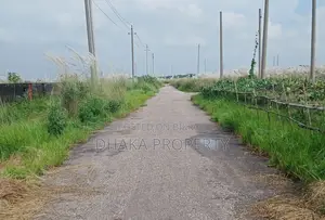 সেক্টর-২৮ এ সেমি কর্নার ৩ কাঠা উত্তর/পূর্বমুখী