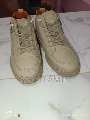 সেকেন্ড হ্যান্ড জুতা বিক্রি