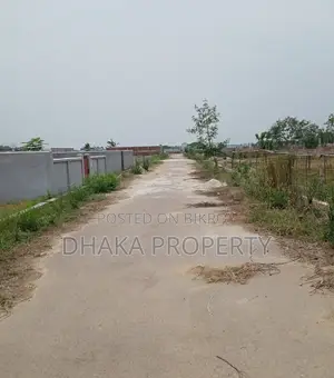 On 30ft Road, 3 Katha Park East at Sector-28
