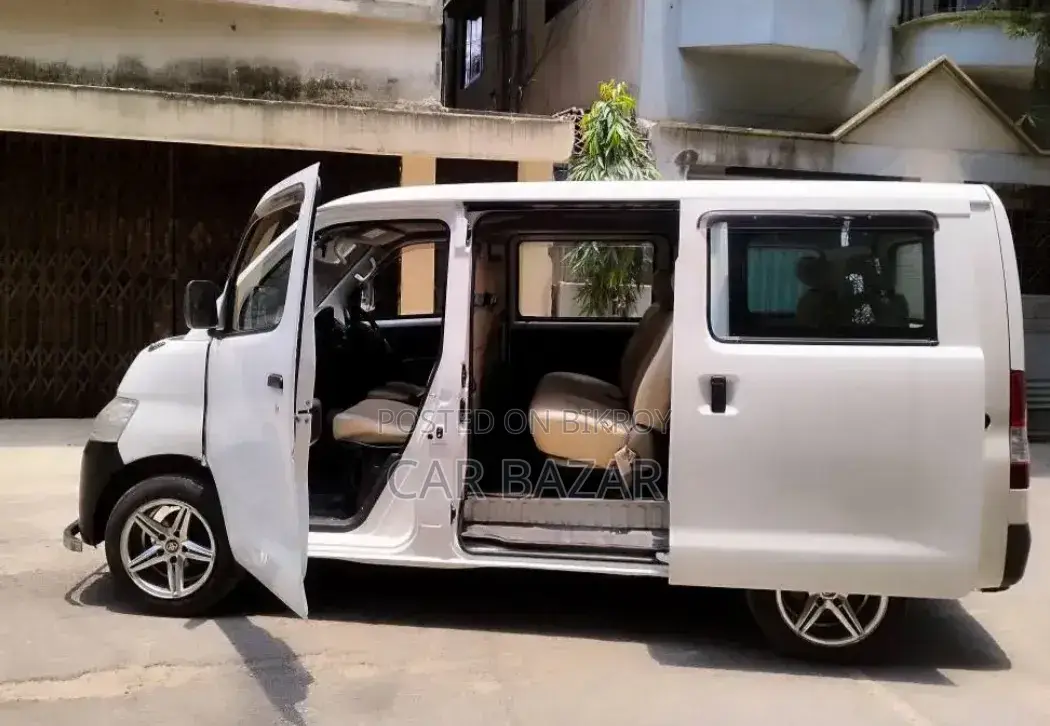 Toyota Noah 2016 White