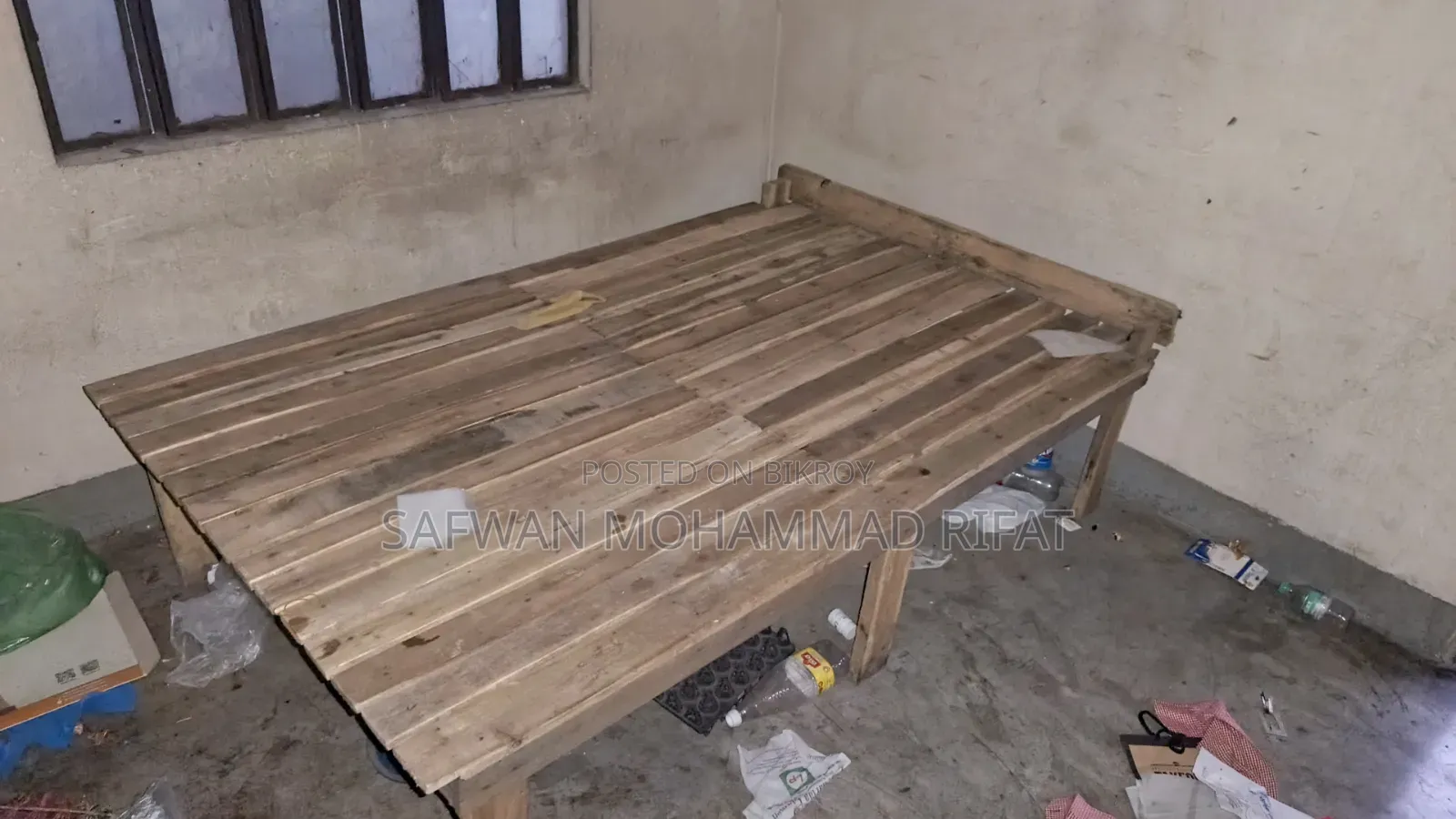 Semi-double bed for sale, next to Square Hospital.
