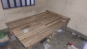 Semi-double bed for sale, next to Square Hospital.