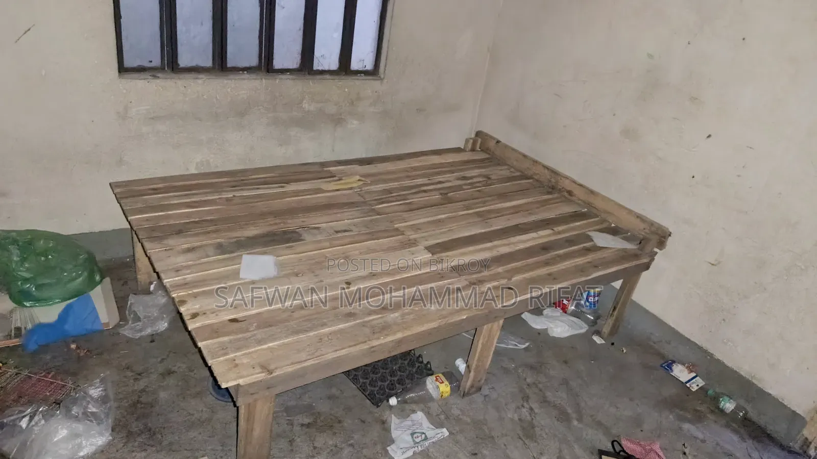 Semi-double bed for sale, next to Square Hospital.