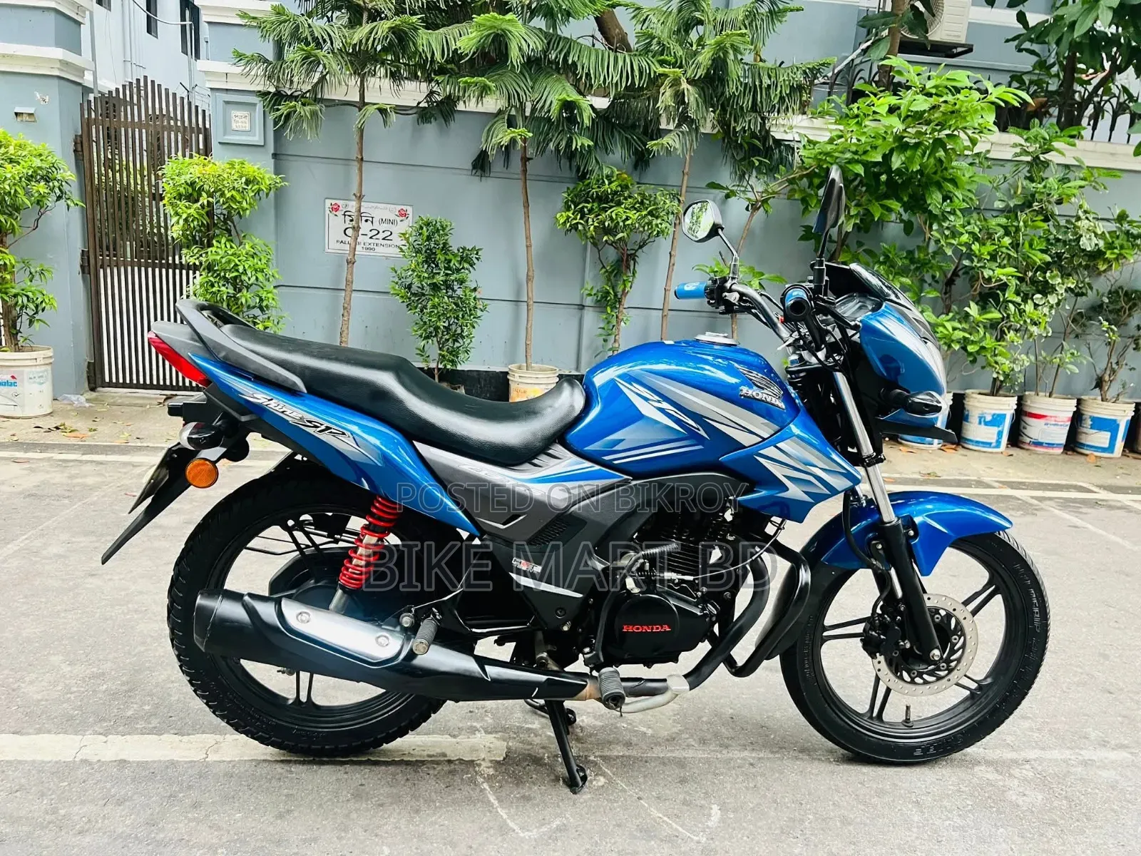 হোন্ডা সিবি ২০২০ নীল