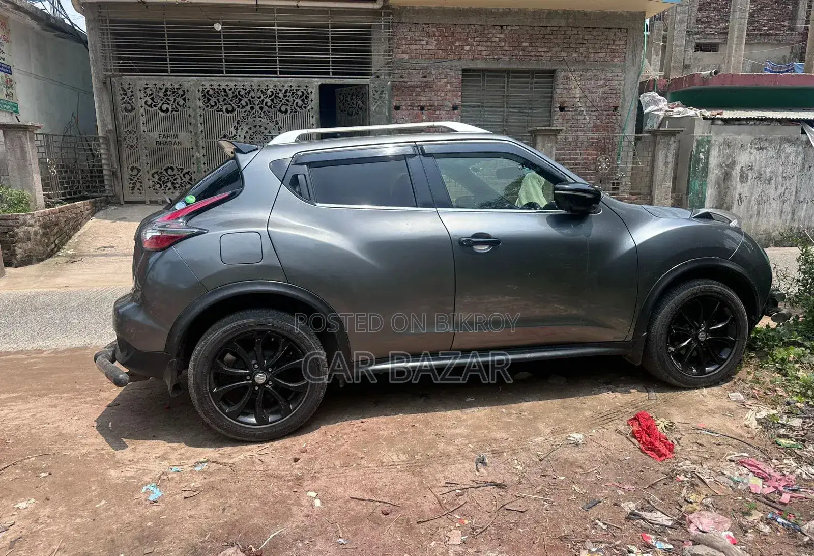 নিসান জুক ২০১৫ গ্রে
