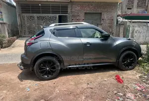 নিসান জুক ২০১৫ গ্রে