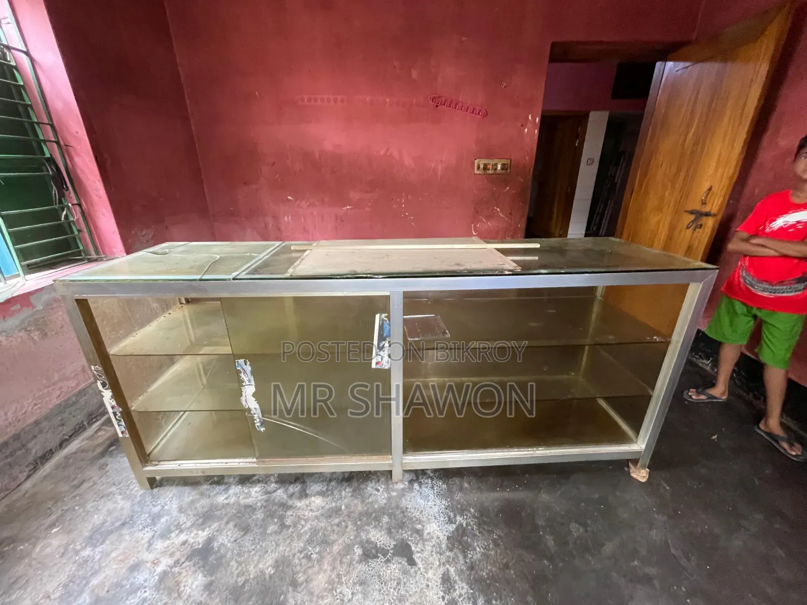 Glass shelf for shop or restaurant