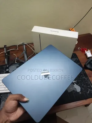 Laptop Apple MacBook Air 2022 M2 8GB Apple M2 SSD 256GB