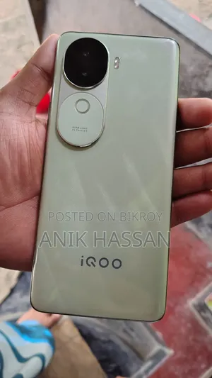 আইকিউওও ১২৮ জিবি ব্লু