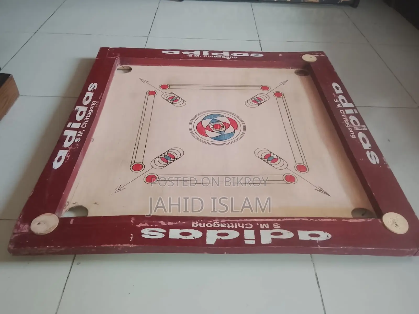 ২৫ ইঞ্চি প্রায় নতুন ক্যারাম বোর্ড গুটিসহ বিক্রি হবে