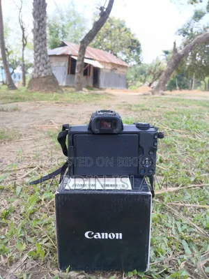 Canon M50