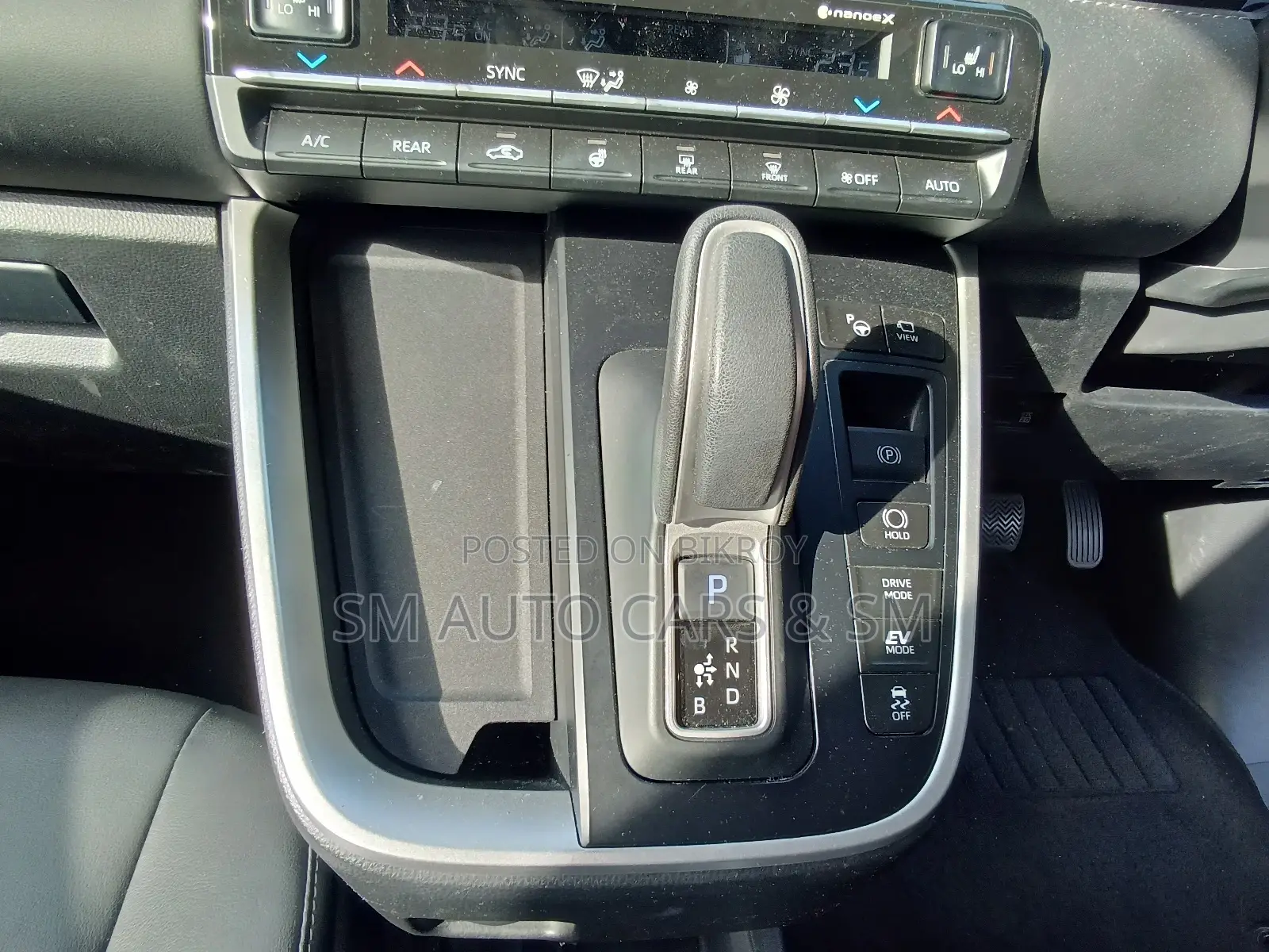 Toyota Noah 2022 Pearl