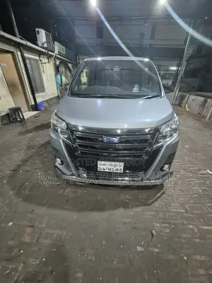 Toyota Noah 1.8 Front Wheel Drive Hybrid (7 seater) 2017 Gray