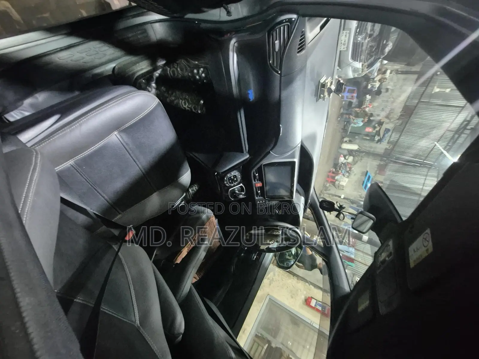 Toyota Noah 1.8 Front Wheel Drive Hybrid (7 Seater) 2017 Gray