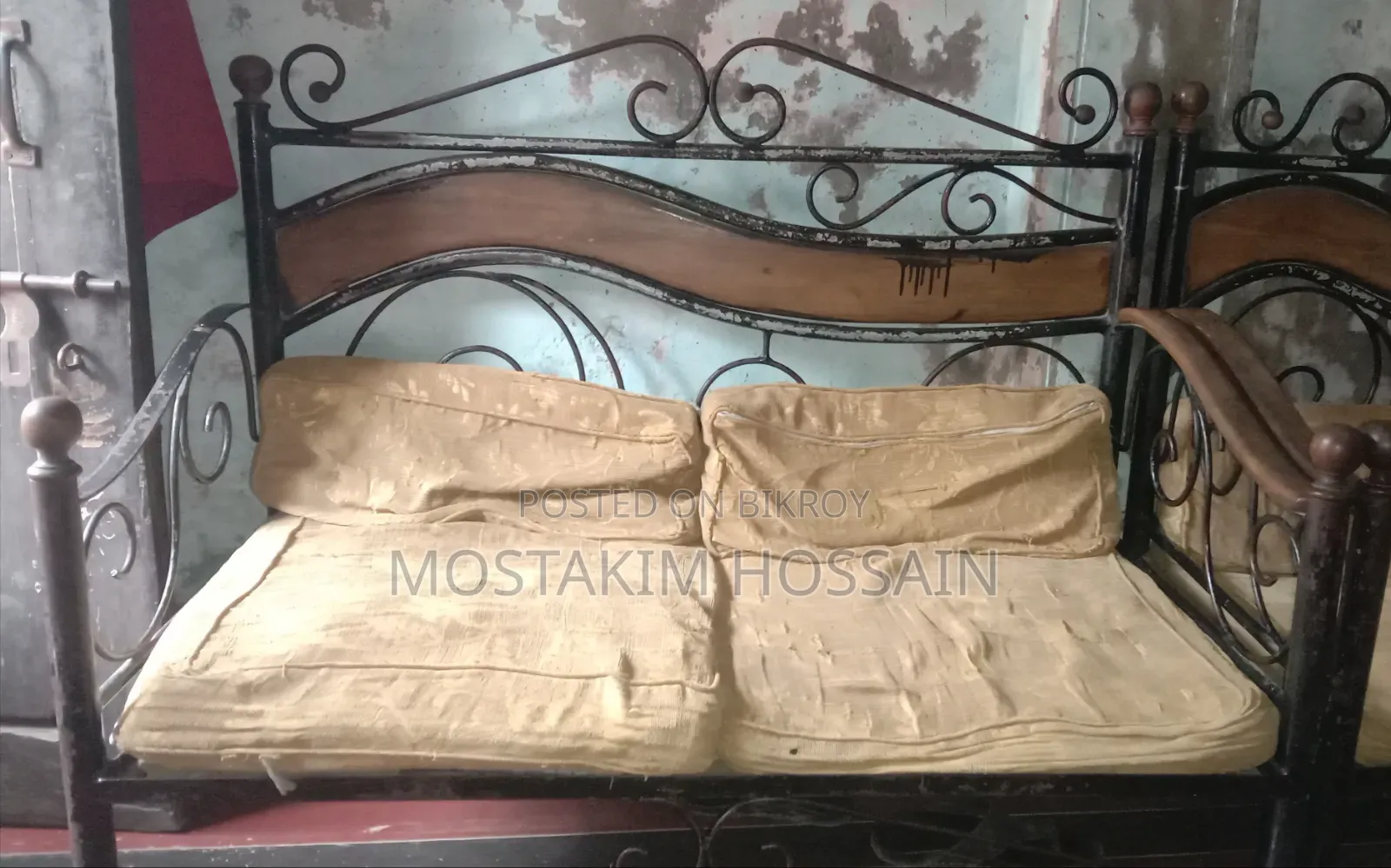 Iron 4-seater sofa set for sale (2+1+1) - minor repairs needed