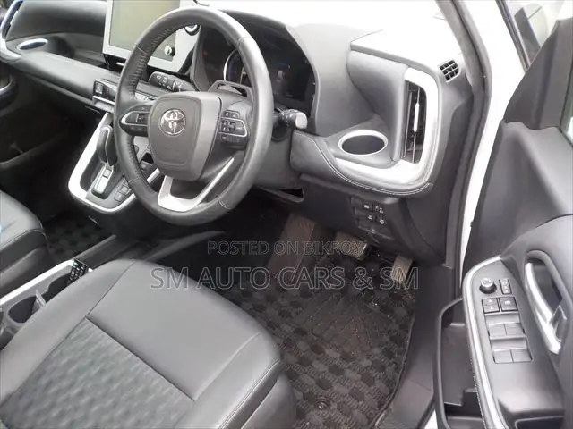 Toyota Noah 2022 Pearl