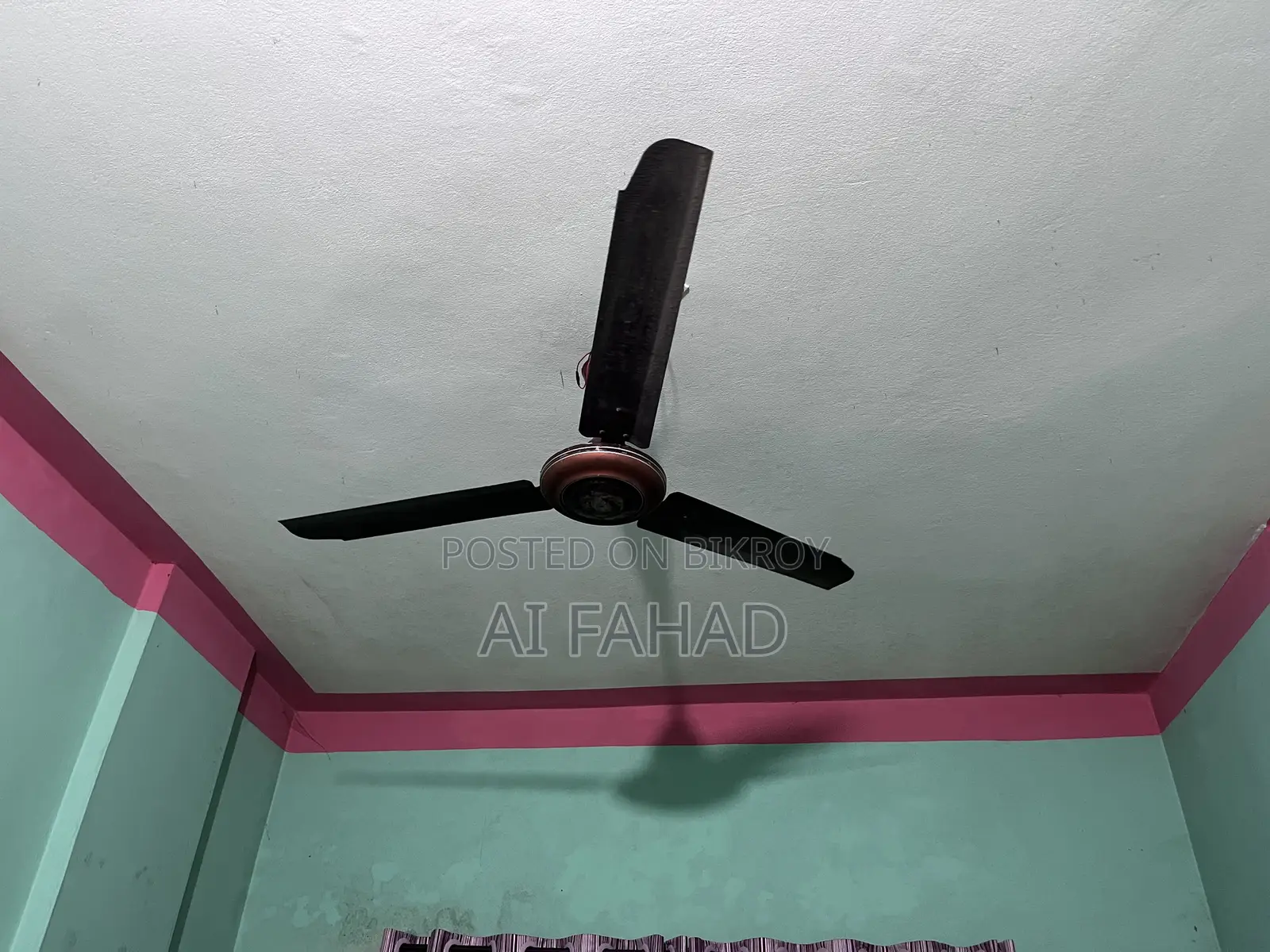 একটি রানিং ফ্যান (Fan) বিক্রি হবে