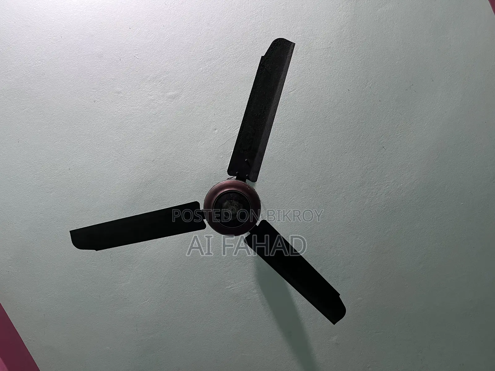 একটি রানিং ফ্যান (Fan) বিক্রি হবে