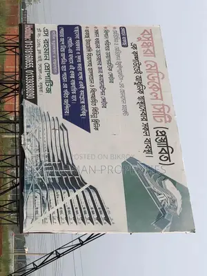 বসুন্ধরা বাজার প্রতিদিনের পাশে ৭০০ বেডের হসপিটালের স্পেস সেল হচ্ছে।