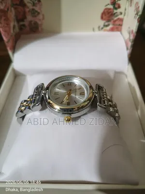 লরা অ্যাশলি ঘড়ি
