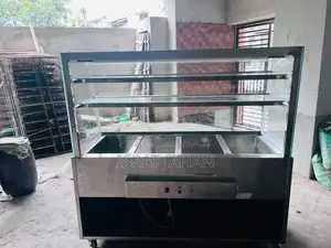 Restaurant display showcase with food heating system