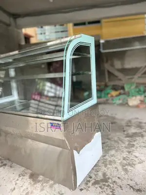 Restaurant display showcase with food heating system