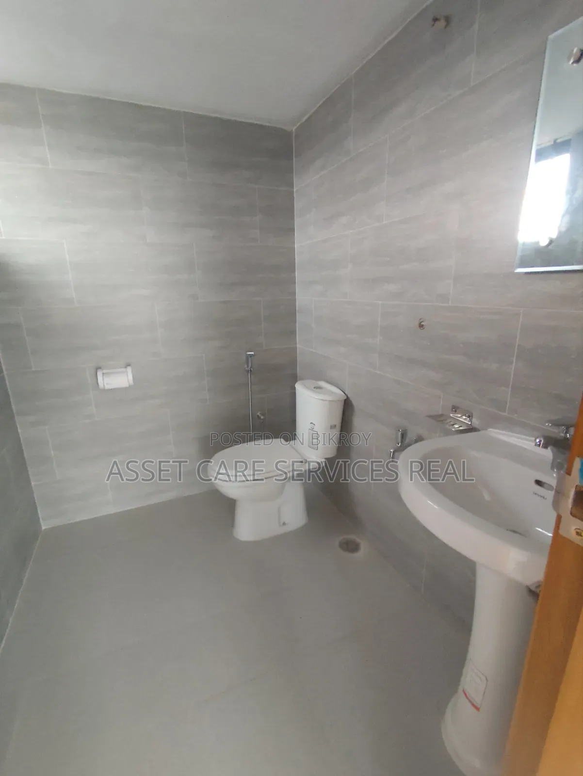 2158-SQFT Commercial Office Space Rent Kuril Badda