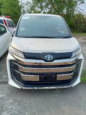 Toyota Noah 2023 Pearl