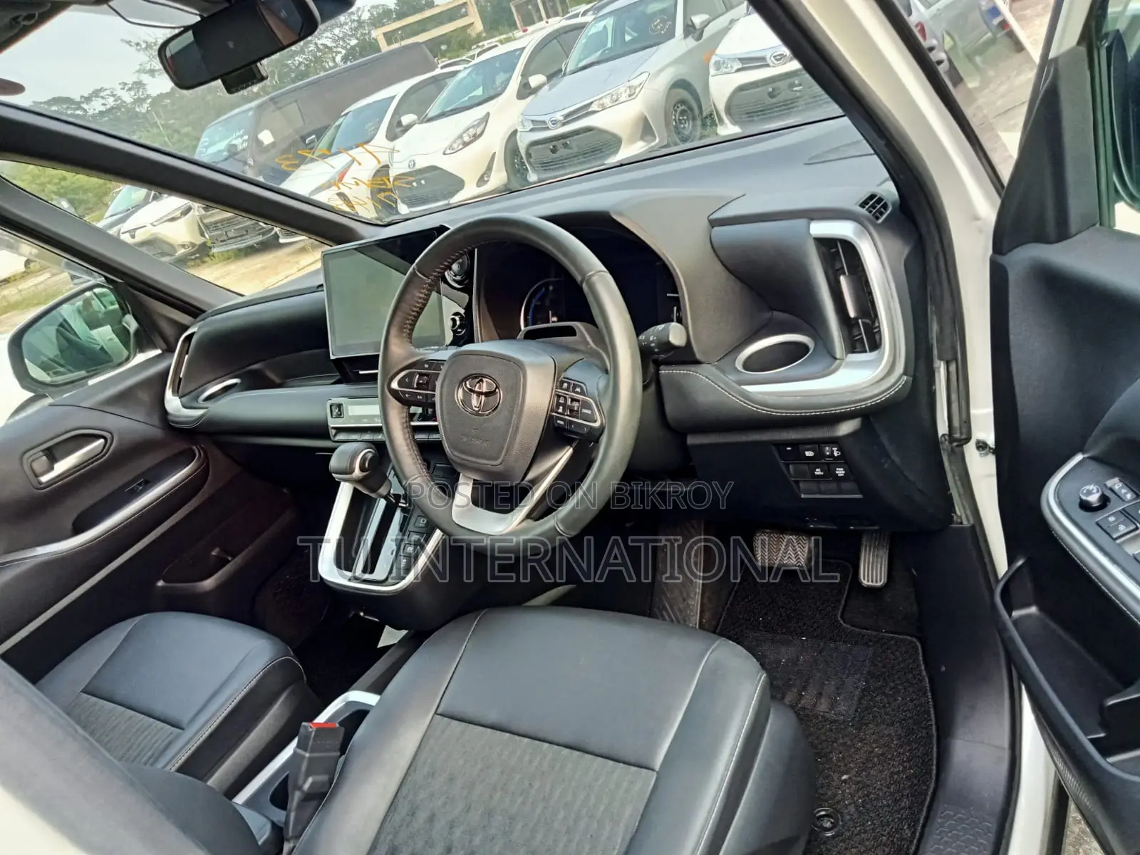 Toyota Noah 2024 Pearl
