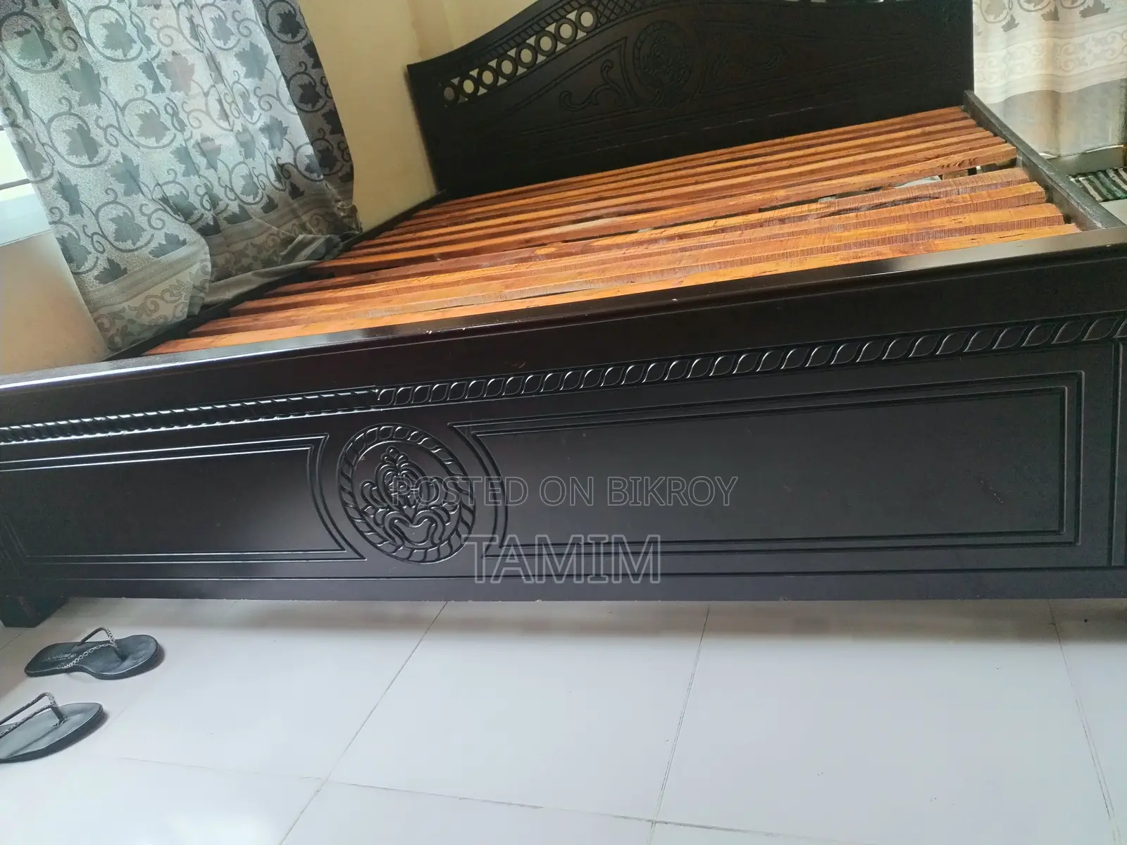 Semi-box Bed