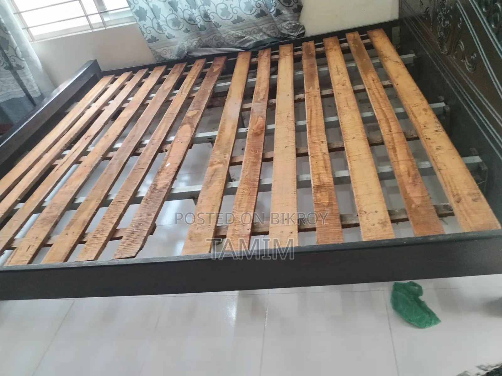 Semi-box Bed