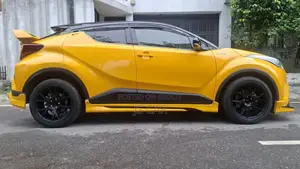 Toyota C-Hr XLE FWD 2019 Yellow