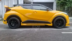 Toyota C-Hr XLE FWD 2019 Yellow