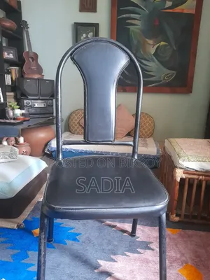ডাইনিং চেয়ার